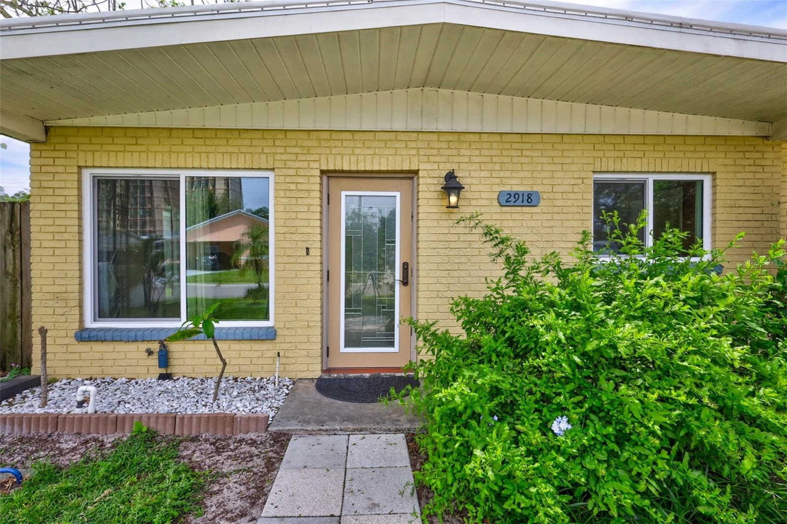 2918 W Saint John St  