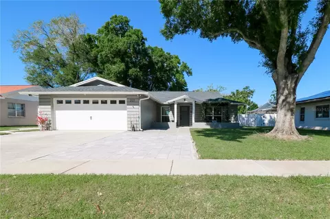 221 Ball Park Ave, Seffner, FL 33584