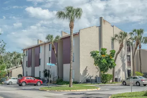 3818 N Lake Dr #75, Tampa, FL 33614