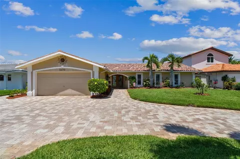 2079 Massachusetts Ave NE, Saint Petersburg, FL 33703