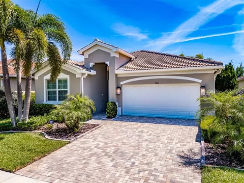 4804 Grand Banks Dr, Wimauma, FL 33598
