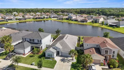 17626 Bright Wheat Dr, Lithia, FL 33547