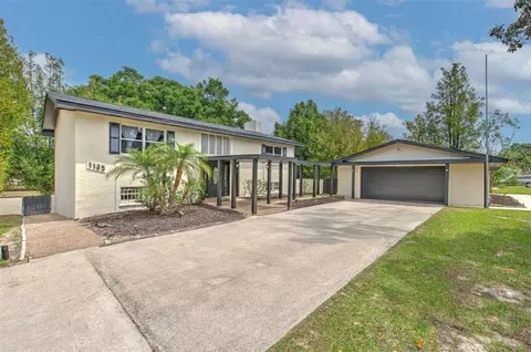 1125 King Arthur Ct, Valrico, FL 33594