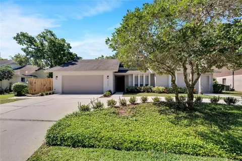 2727 Horseshoe Dr, Plant City, FL 33566