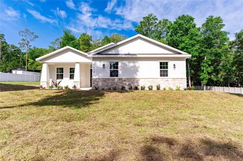 9909 Pine Leaf Ln, Dade City, FL 33525