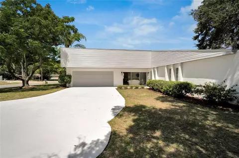 110 Barkfield St, Brandon, FL 33511