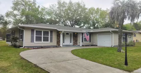 9117 N Golfview Dr, Citrus Springs, FL 34434