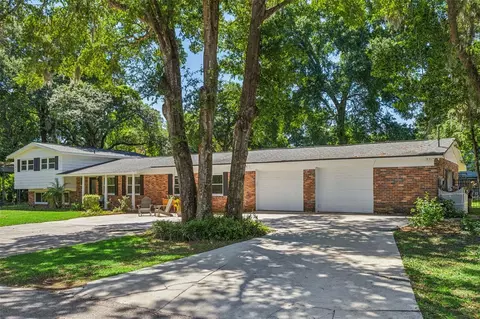 401 Overland Dr, Brandon, FL 33511