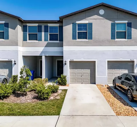 9658 Mulberry Marsh Ln, Sun City Center, FL 33573