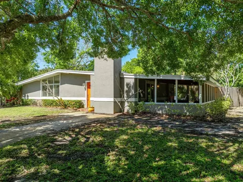 4001 Neptune Dr SE, Saint Petersburg, FL 33705