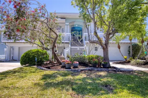 315 Lagoon Dr, Palm Harbor, FL 34683