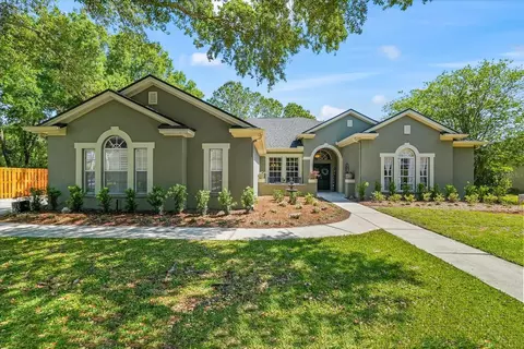 5525 Garden Arbor Dr, Lutz, FL 33558