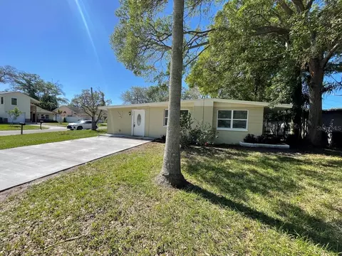 132 10th Ave SW, Largo, FL 33770
