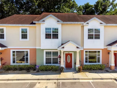 245 Alexander Woods Dr, Plant City, FL 33563