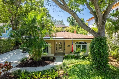 647 Geneva Pl, Tampa, FL 33606
