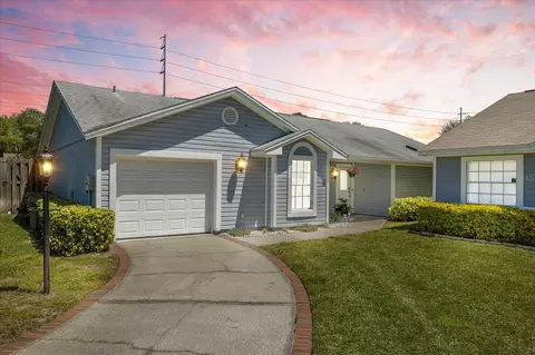 806 Franklin Cir, Palm Harbor, FL 34683