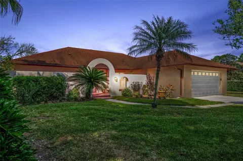 9126 Regents Park Dr, Tampa, FL 33647