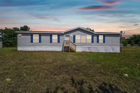 9616 Silverbend Dr, Dade City, FL 33525