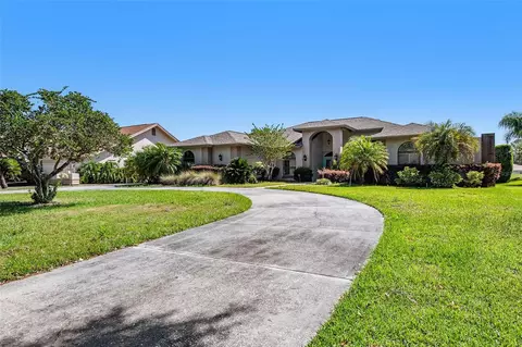 2712 Pine Club Dr, Plant City, FL 33566