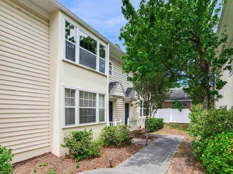 307 S Bungalow Park Ave #D, Tampa, FL 33609