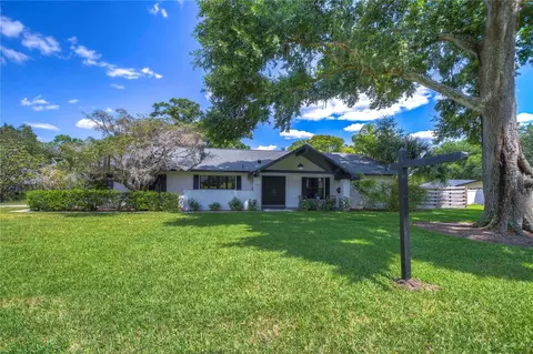 2212 Greenhills Dr, Valrico, FL 33596