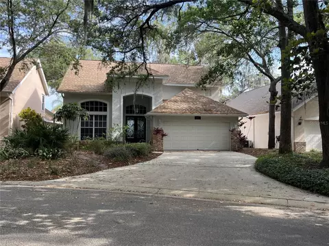 2213 Green Oaks Ln, Tampa, FL 33612