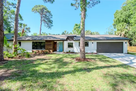 1384 Country Club Way S, Saint Petersburg, FL 33705