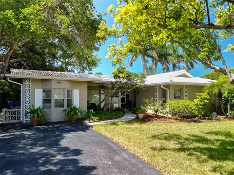 11030 Navajo Dr, Saint Petersburg, FL 33708