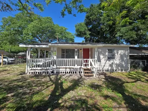 9902 N 46th St, Tampa, FL 33617
