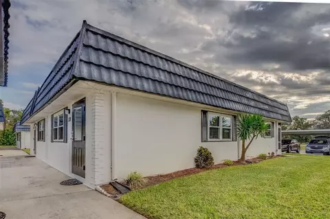 301 Kings Blvd #139, Sun City Center, FL 33573
