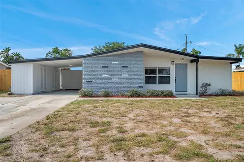 2216 N Wellesley Dr, Bradenton, FL 34207