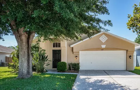 525 Napa Valley Cir, Valrico, FL 33594
