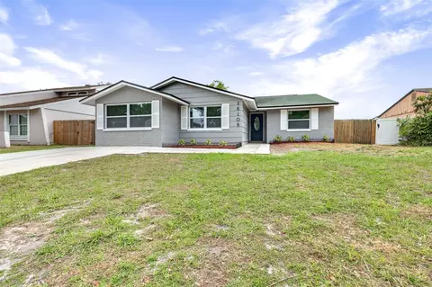 16108 Foxfire Dr, Tampa, FL 33618