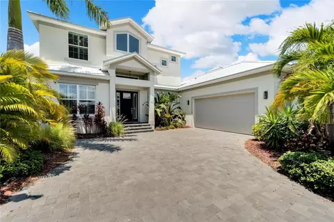 717 Pinckney Dr, Apollo Beach, FL 33572