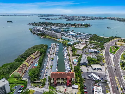 1750 Harbor Pl S #301, South Pasadena, FL 33707