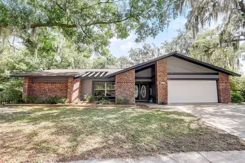 2102 Elmwood Ct, Plant City, FL 33563