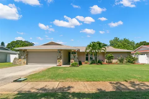 9414 Laura Anne Dr, Seminole, FL 33776