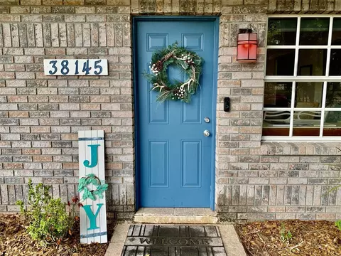 38145 5th Ave, Zephyrhills, FL 33542