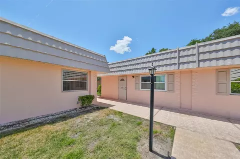 201 Bedford Trl #124, Sun City Center, FL 33573