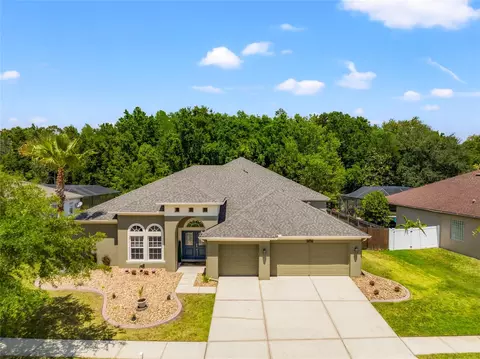 5648 Spectacular Bid Dr, Wesley Chapel, FL 33544