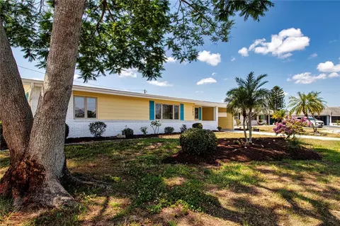 1702 Amhurst Cir, Sun City Center, FL 33573
