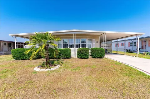 5329 Comanche St, Zephyrhills, FL 33542