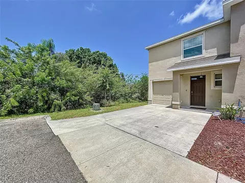 702 Barclay Wood Dr, Ruskin, FL 33570