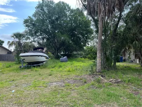606 13th St SW, Ruskin, FL 33570