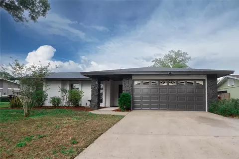 2110 Elmwood Ct, Plant City, FL 33563