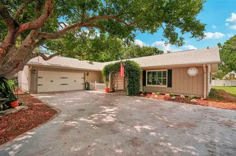 315 Manatee Dr, Ruskin, FL 33570