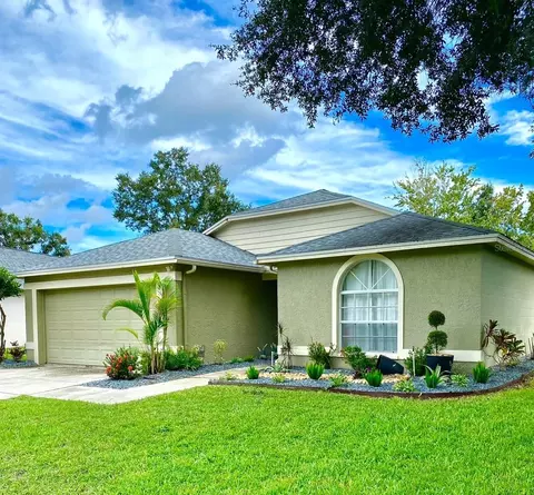 1936 Kettler Dr, Lutz, FL 33559