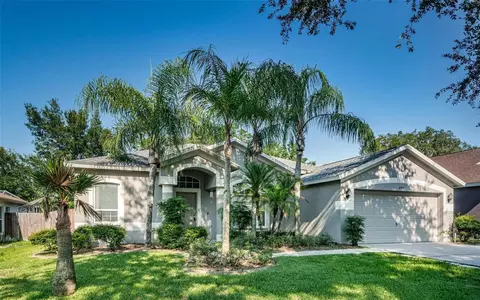 2705 Brookville Dr, Valrico, FL 33596