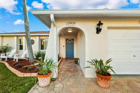 13909 King Ave, Hudson, FL 34667