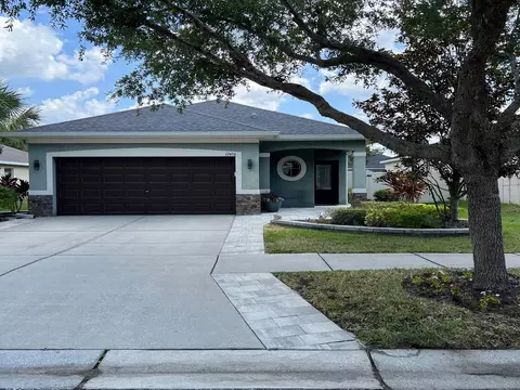 17456 New Cross Cir, Lithia, FL 33547